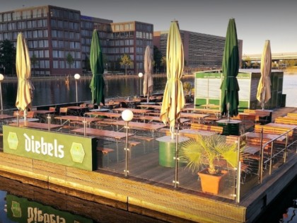 Foto: Diebels im Hafen